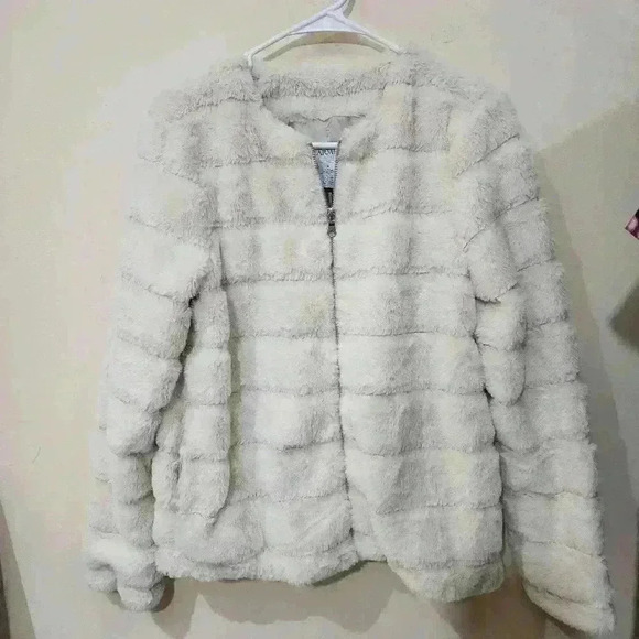 236. Carmen Carmen marc valvo faux fur tiered ribbed Size small retailed $300 - Picture 2 of 5